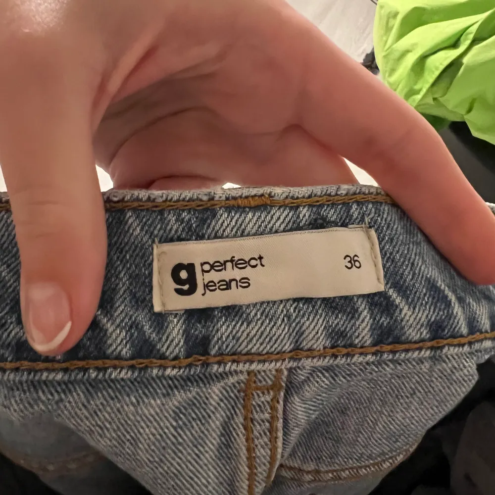 Säljer mina midwaist jeans från Gina tricot. Använda ca 5 gånger men i väldigt bra och fint skick. Sitter bra på mig som är 172💞 kan frakta om de önskas📦✉️ Pris kan diskuteras💞. Jeans & Byxor.