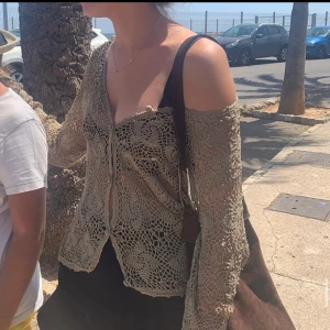 Kofta  - Kofta storlek S-M as fräsch beige färg!! 