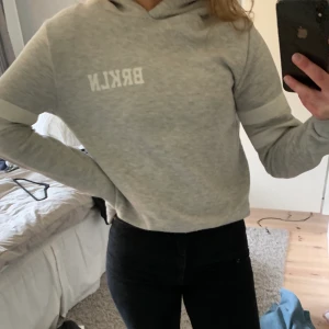Hoodie - Hoodie/sweatshirt från Gina tricot. Köpt för nåt år sedan och knappt använd. 