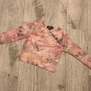 Mesh topp med unicorns - Mesh topp med unicorns. Storlek S. Helt ny. Endast provad. Vid intresse kan eventuellt fler bilder skickas.