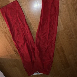 Röda vintage byxor - Bra skick knappt använda legat i en påse länge. Inga hål. Märke MBG suit