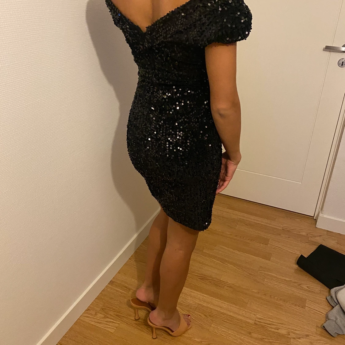 Svart paljett klänning  - 90