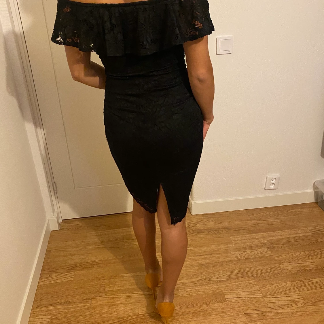 Svart spets klänning  - 90