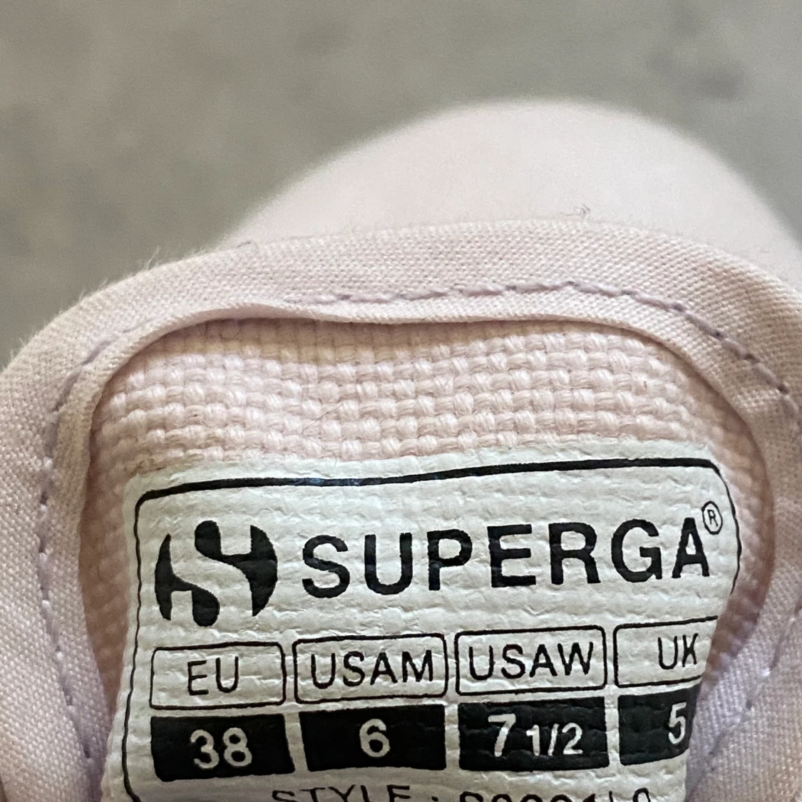 Ljusrosa skor från Superga  - 91