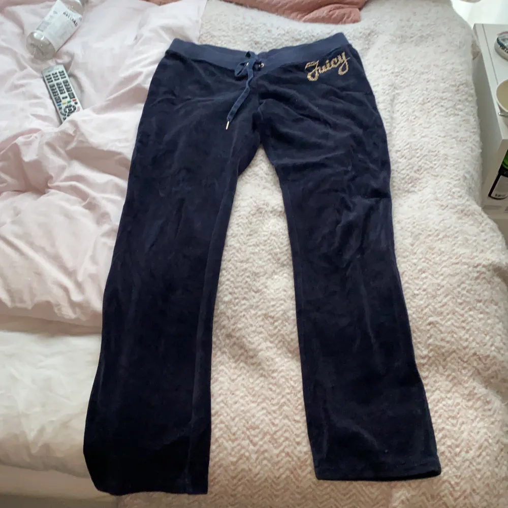 Ett par mjukis byxor jag använt för ett par år sedan! Fickor bak. 59 kr frakt. Jeans & Byxor.