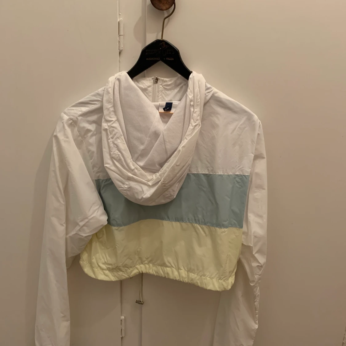 Elles croppad vindjacka - 90