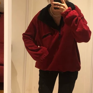 Fleece - Stor röd fleece ! Perfekt t höst och vinter ❤️
