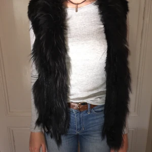 Svart mink väst - Echo Tempo Superfin mink väst med detaljer. Buda gärna!