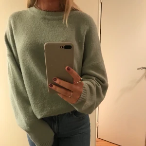 S/M/L - Grön ull tröja lite oversize för mig som är xs,knappt använd 