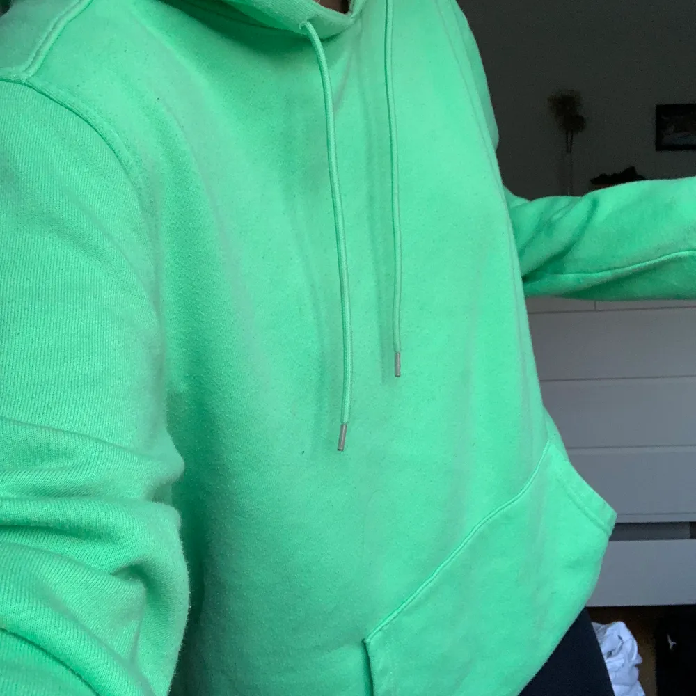 Super fin grön hoodie, lite nopprig men annars fin! Oversized!! . Tröjor & Koftor.