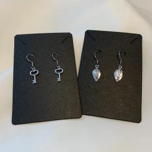 Örhängen✨ - Örhängen✨ 29kr/ st eller båda för 39, självklart gratis frakt🤍 Vill du köpa? Kontakta mig🤍Från min tillverkning (kolla in @en_smycken på instagram!) Självklart oanvänt 