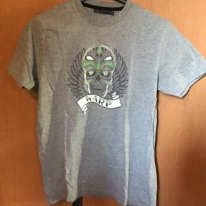 Warp - T-shirt som aldrig blev använd utan har bara legat i garderoben. Köpare betalar frakt 