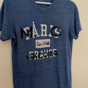 Marc Jacobs T-shirt - Säljer min Marc Jacobs T-shirt  Bra skick