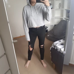 Cute grå hoodie storlek S - Hel och ren, passar löst och skönt 😊