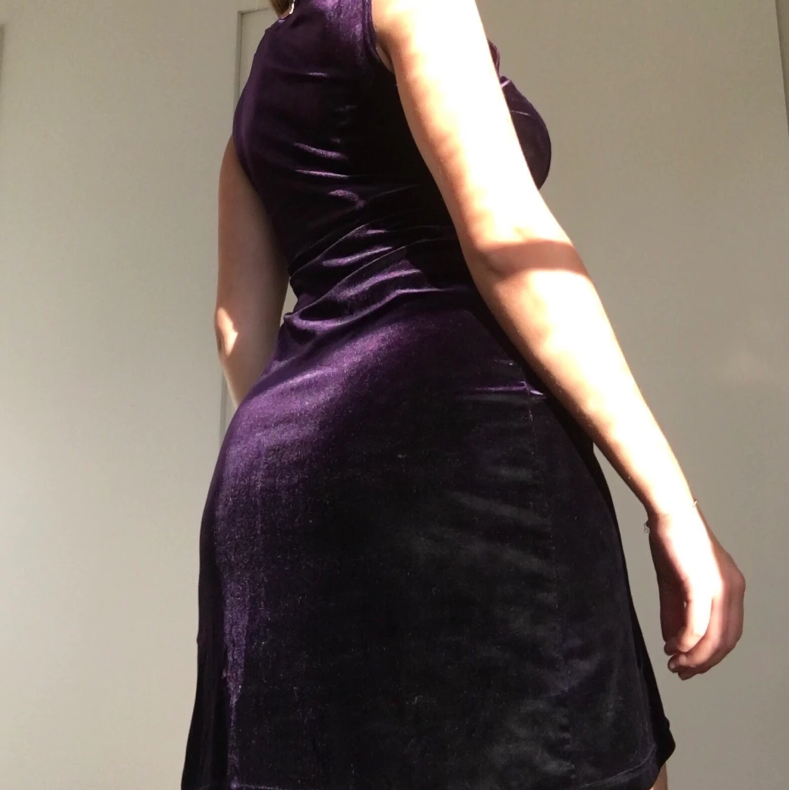 Lila sammetsklänning  - 90