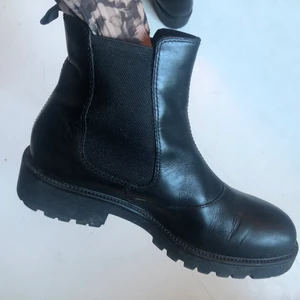 Vagabond skor - Populära Vagabond skor storlek 39, i finfint skick. 👉 Inköpta förra vintern, så sparsamt använda. Kan mötas i Stockholm, eller kan skickas vid betalad frakt ✨