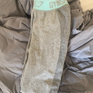 Gymshark thights  - Thights från gymshark, storlek xs/s/m.. passar beroende på hur ”thight” man vill att de ska sitta! Buda från 100 kr! Frakten ligger på 62 kr 
