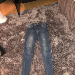 Jeans - Jeans från crocker i bra skick! Stretchiga! Kan mötas Stockholm eller så står köparen för frakt!