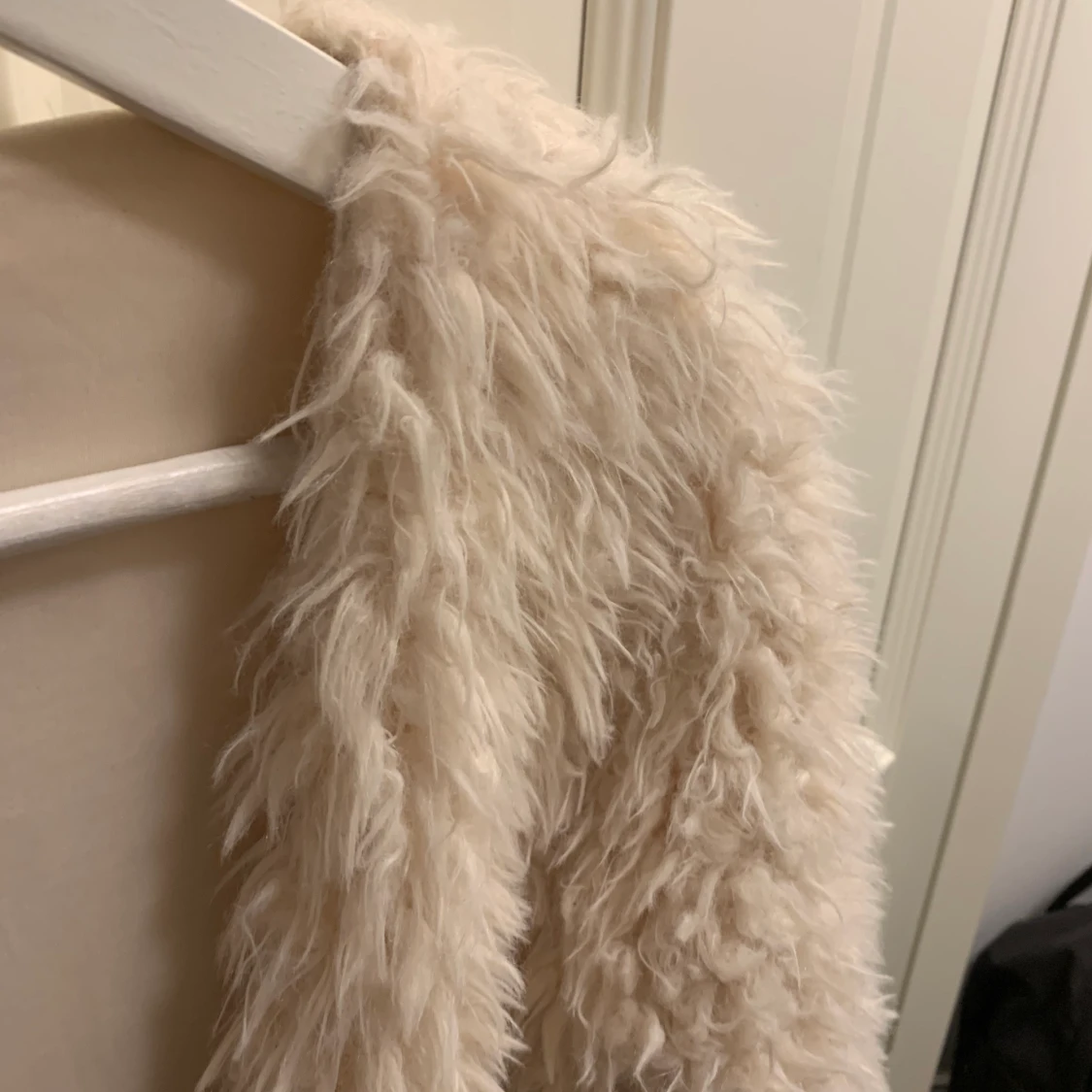 Fluffig jacka beige  - 90