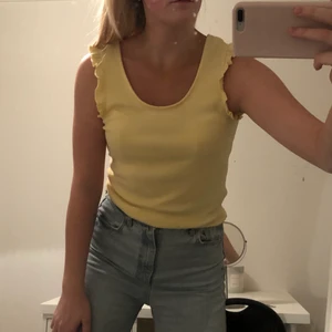 Gult linne  - Aldrig använt, väldigt stretchigt så passar XS-L