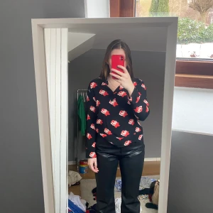 Blus från ganni  - Ganni blus, nytt skick. 