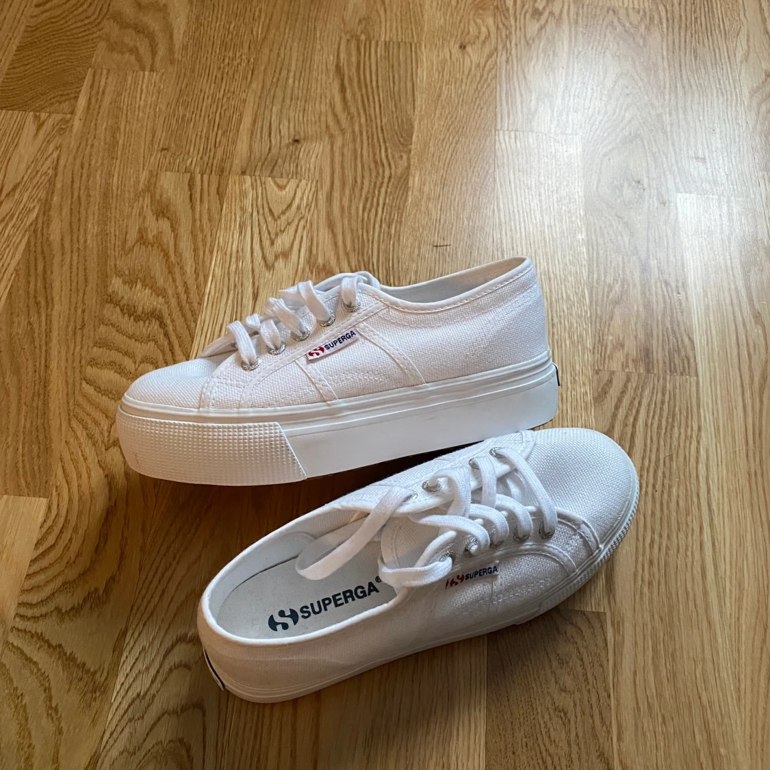 Superga tygskor oanvända