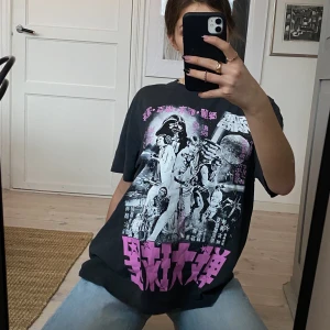 Baggy starwars tee  - Supercool och större t-shirt med svart och rosa motiv! Aldrig använd