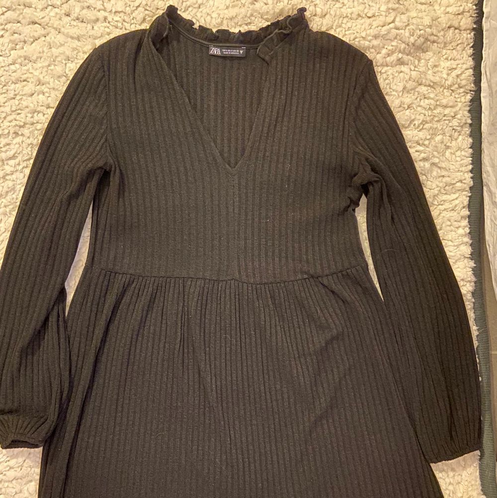 Black dress from Zara, size S . In a perfect condition, I was wearing it just one time .. Klänningar.
