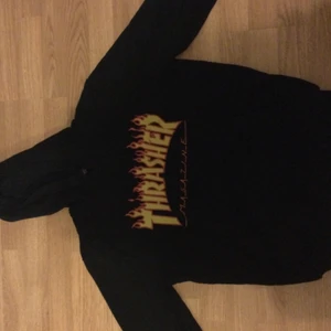 Trasher hoodie - Trasher hoodie bra kvalitet andvänd få gånger. Buda för pris.