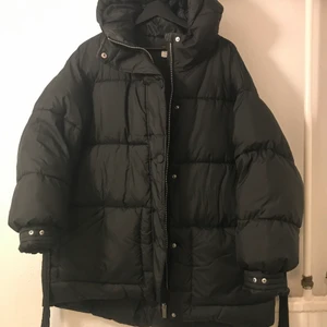 Puffer jacket från NLY TREND - säljer denna skit snygga jackan från nly trend. Har inte kommit till så mycket användning. Jätte fin, varm och så skön att ha på sig❣️  köparen står för frakt🥰