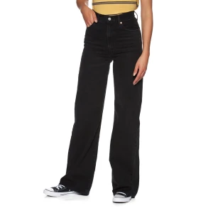 Levi’s ribcage - Säljer mina i princip oanvända Levi’s ribcage jeans då dom är för små. Jättesköna stretchiga jeans med hög midja och rak modell! Kan mötas upp på Gotland/Sundsvall eller skickas! Köparen står för frakt👍🏼