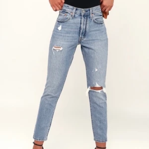 Levi’s jeans 501 - Levi’s jeans i modellen 501. Aldrig använda då de är förkorta för mig som är 175cm. Storlek w/26 l/28. 😍✨✨