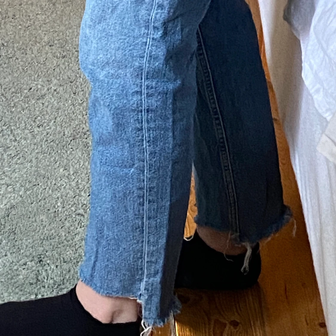 Jättefina jeans med slitningar🤍 - 90
