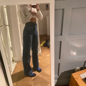 Jeans från zara - Blåa jeans från zara 