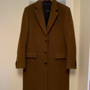 Rock J.Lindeberg  - Fantastisk rock från J.Lindeberg som är oanvänd. Mörkbrun. Ull & Kashmir Nypris 5500