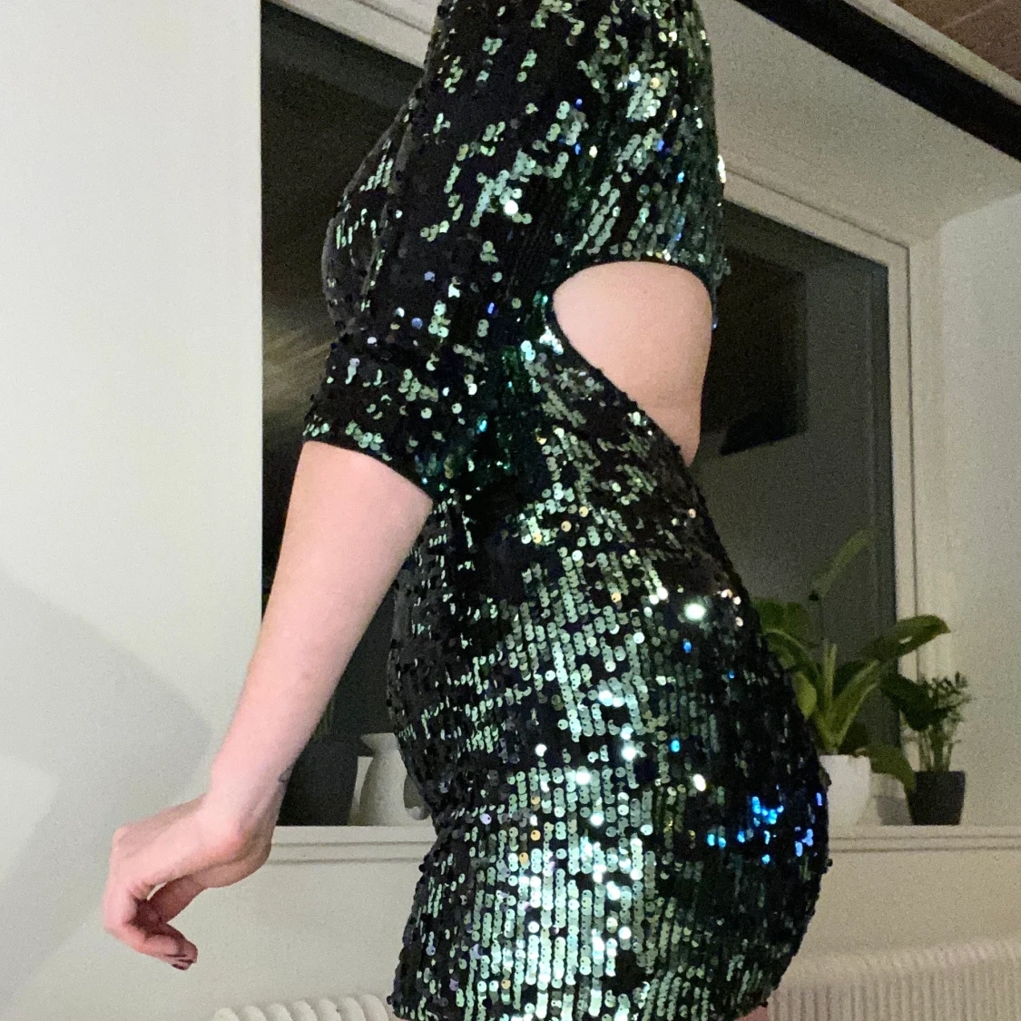 Glittrig klänning från BikBok  - 90