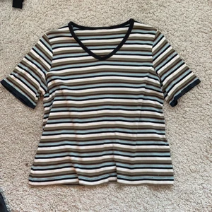 Retro tröja - Fin retro tröja😃 har en liten fläck💗 frakt tillkommer på 48kr