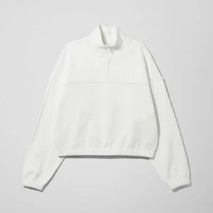 Zip hoddie - Säljer min zip sweatshirt från weekday då den är för liten. Super fin tröja. Nypris 300 kr