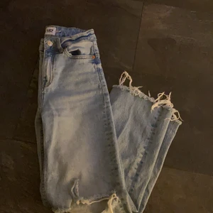 Jeans  - As snygga och sköna jeans från lager 157! Håll på knäna! Är i storlek XSS men jag skulle nog mer säga att de passar XS-S ! Nypris : 299:-