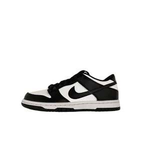 Nike dunk low ”white black” - Nike Dunk Low ”White Black”  Size: US 5.5/EU 36  Brand New  Price: 2300 SEK