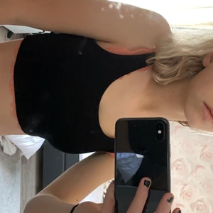 Ginatricot topp - Jättefin ribbad topp från Ginatricot. Köpte i somras men den har inte kommit till användning så säljer den💙💙Bra skick, köparen står för frakt💙💙