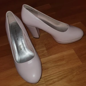 Ljus rosa klackskor - Använda 3 gånger.