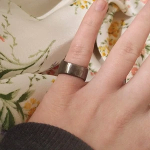 Ring rostfritt stål, nr 4 - Handgjord ring i rostfritt stål! Görs på beställning efter din storlek, och blir klar inon MAX en vecka 🥰 1 för 100 & 2 för 170, gratis frakt! skriv din storlek i diameter ✨ har fler modeller i en tidigare annons (där är den nr 4) 💓