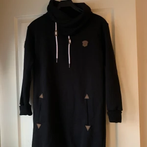 Klänning hoodie  - En klänning hoodie! Väldigt skön och mysig✨ Använd ca 3 gånger! 