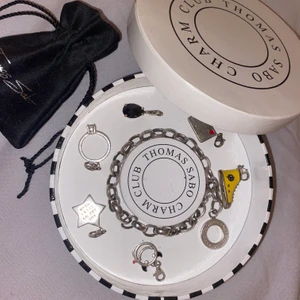 Thomas sabo berlockarmband - Intressekoll på mitt thomas sabo armband med berlocker. Skriv för fler bilder/frågor om du är intresserad💘