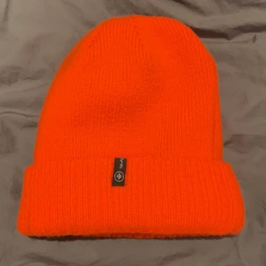 Orange Mössa - Fri frakt