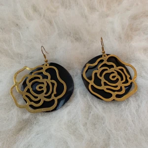 Örhänge  - bra skick, Finns i alvik Stockholm Kan även skicka via post