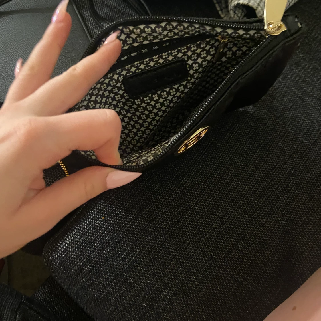 Svart väska  - 90
