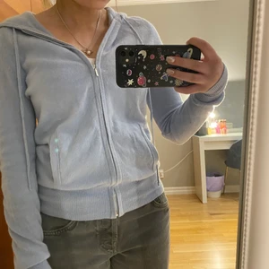 Soft goat zip hoodie - Superfin ljusblå kashmir zip hoodie från Soft Goat