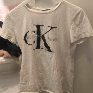  - Skit snygg t-shirt från ck 